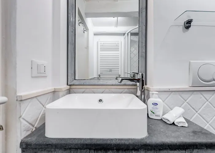 Trastevere Piazza Trilussa Royal Orchid * רומא